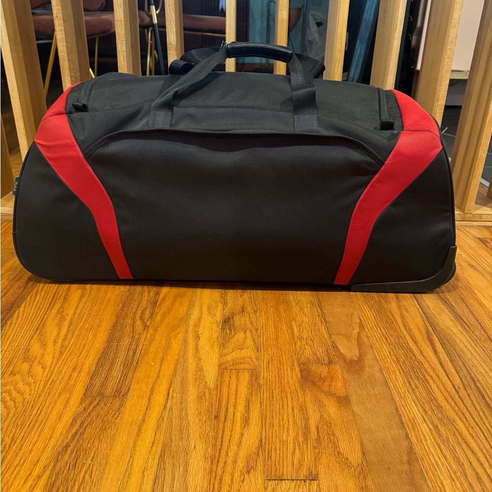 Tumi Black and Red Duffel Bag Durable Travel Essential - Picture 5 of 16